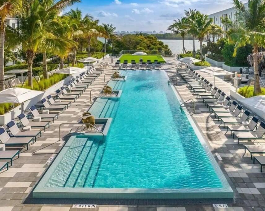 Spring, Day, Natural landscape, Pool view, Swimming pool, sunbed