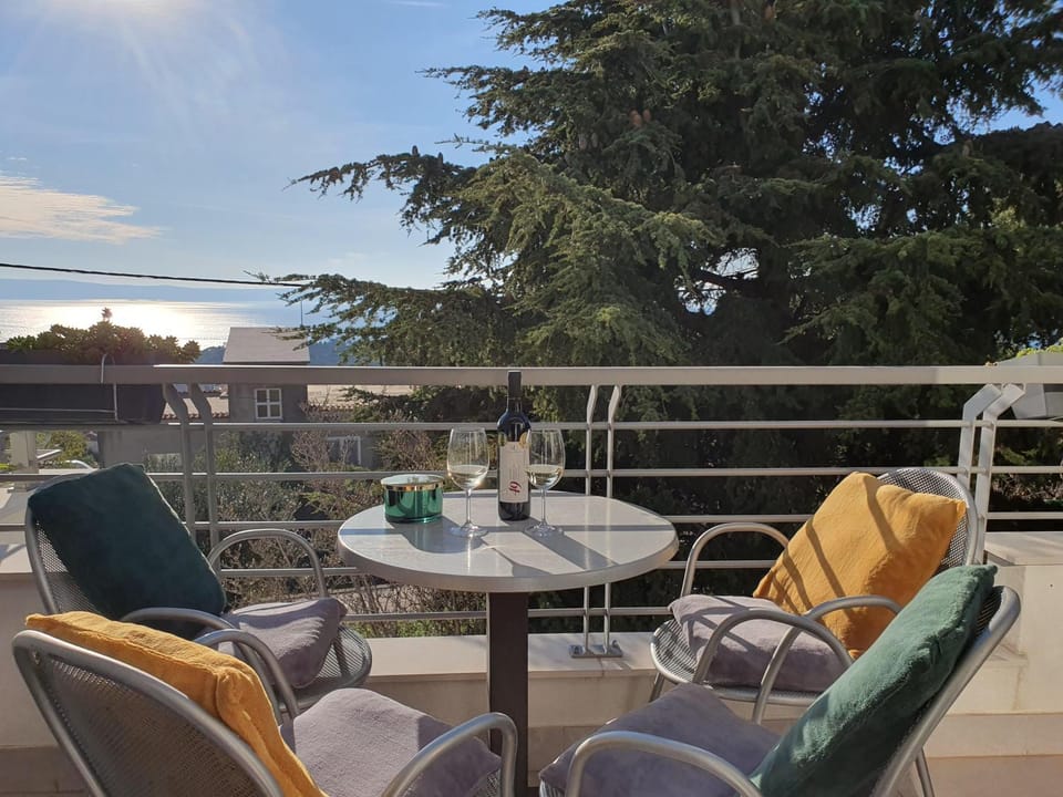 Day, Natural landscape, View (from property/room), View (from property/room), Balcony/Terrace, Photo of the whole room, Seating area, City view, City view, Garden view, Garden view, Sea view, Sea view