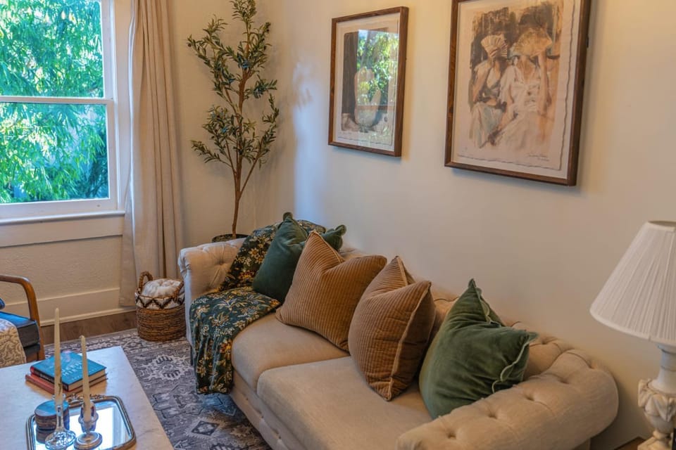 Living room, Seating area