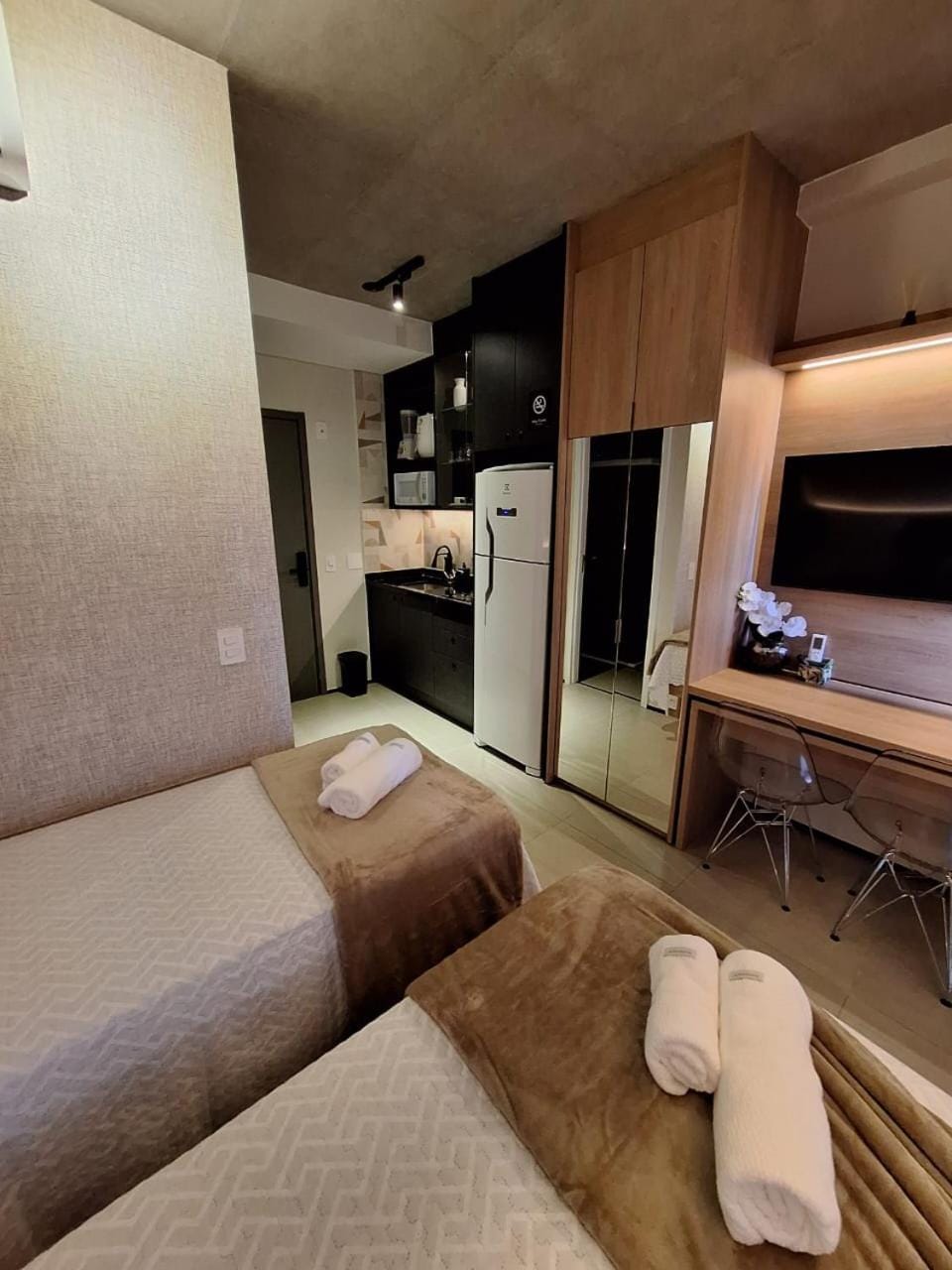 Bed, Kitchen or kitchenette, Photo of the whole room, towels