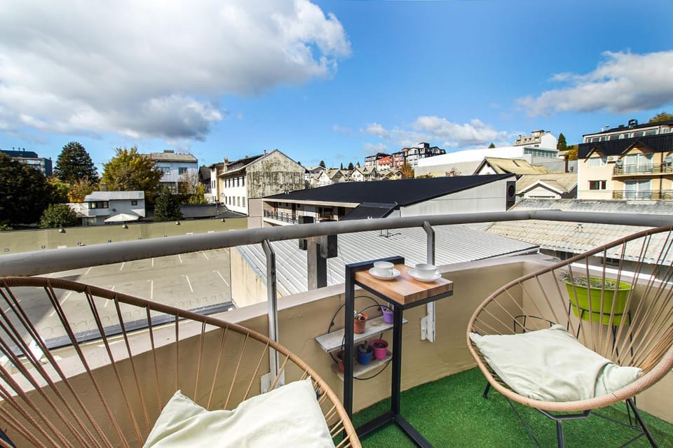 Property building, Patio, Day, View (from property/room), Balcony/Terrace, Living room, Seating area, Dining area, City view