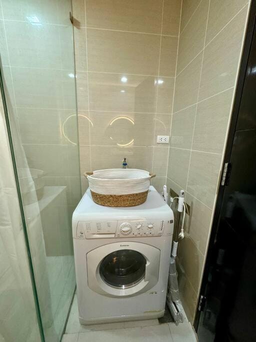 One Uptown Stylish Retro Suite Apartment in Makati