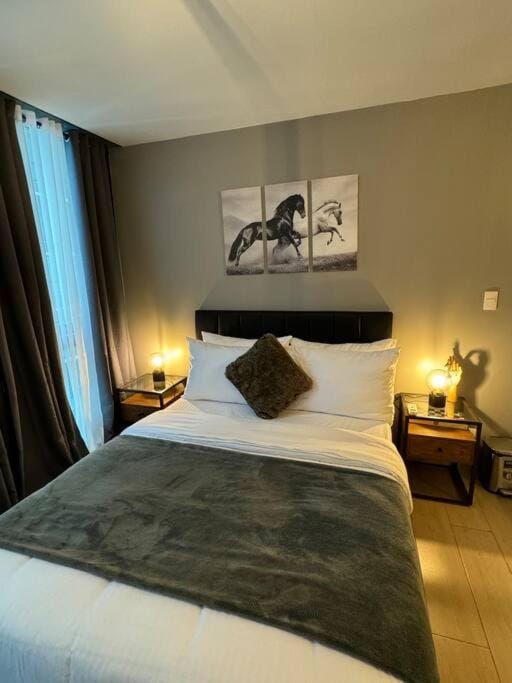 One Uptown Stylish Retro Suite Apartment in Makati