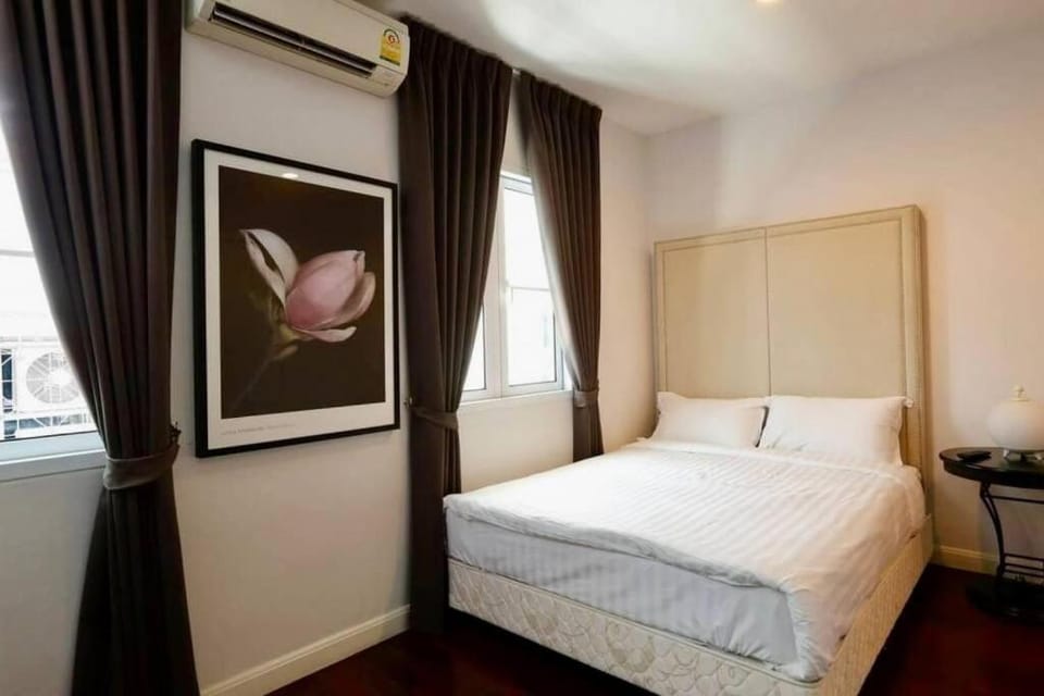 Townhome 3 bed4 Baht Asok MRTBTS Sukhumvit 16 House in Bangkok