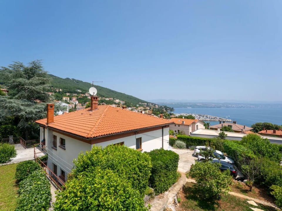 Property building, Spring, Neighbourhood, Natural landscape, Mountain view, Sea view