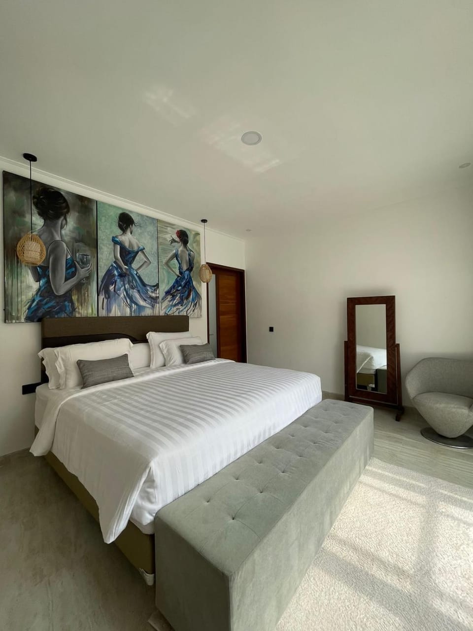 Photo of the whole room, Bedroom