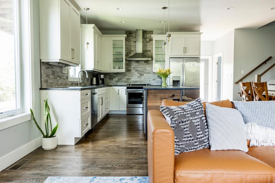 Kitchen or kitchenette, Living room, Seating area, Dining area, dishwasher, oven, stove