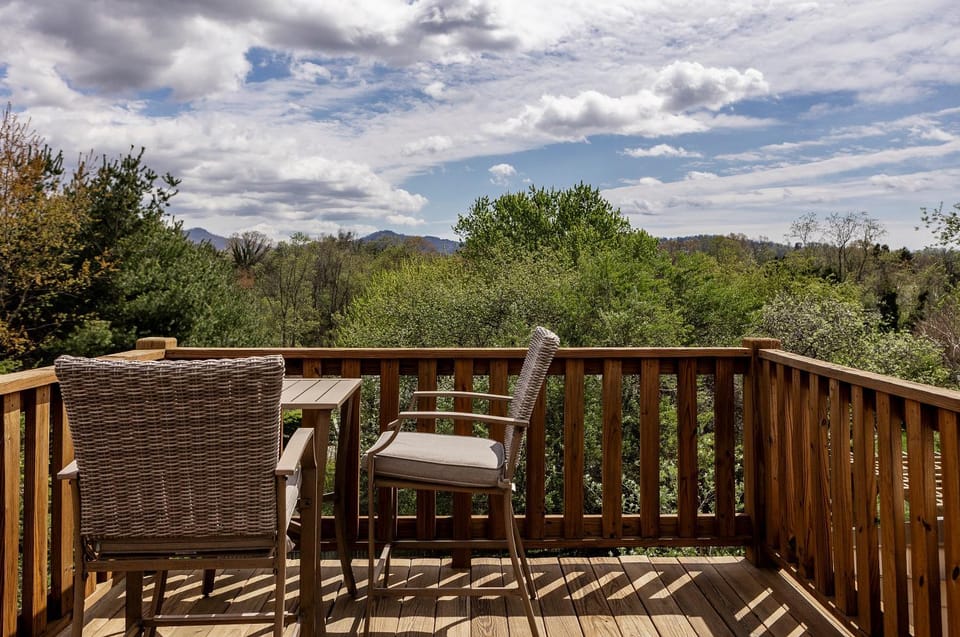 Patio, Spring, Day, Natural landscape, View (from property/room), Balcony/Terrace