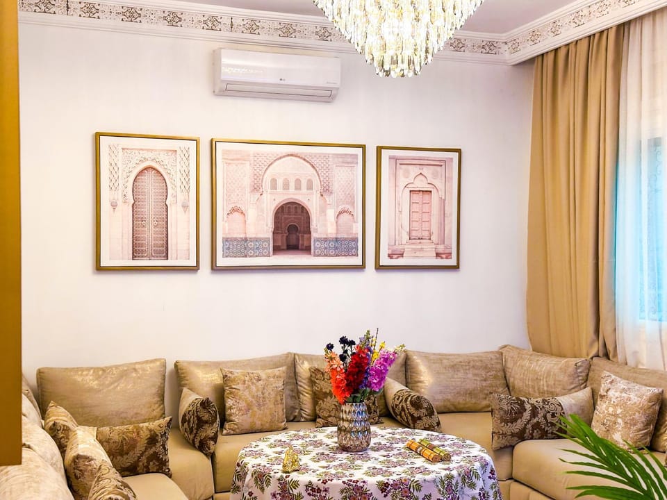 Living room, Seating area, air conditioner
