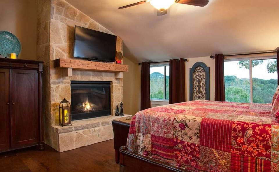 Rockin' B Ranch Creek View Barndominium Bed and Breakfast in Pipe Creek