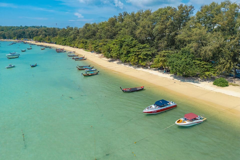 3 Bedrooms villa walking distance to Rawai beach Villa in Rawai