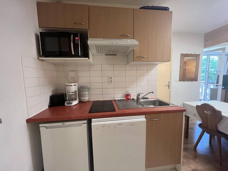 Appartement avec piscine chauffée, parking et vue montagne à Cauterets - FR-1-812-77 Apartment in Cauterets