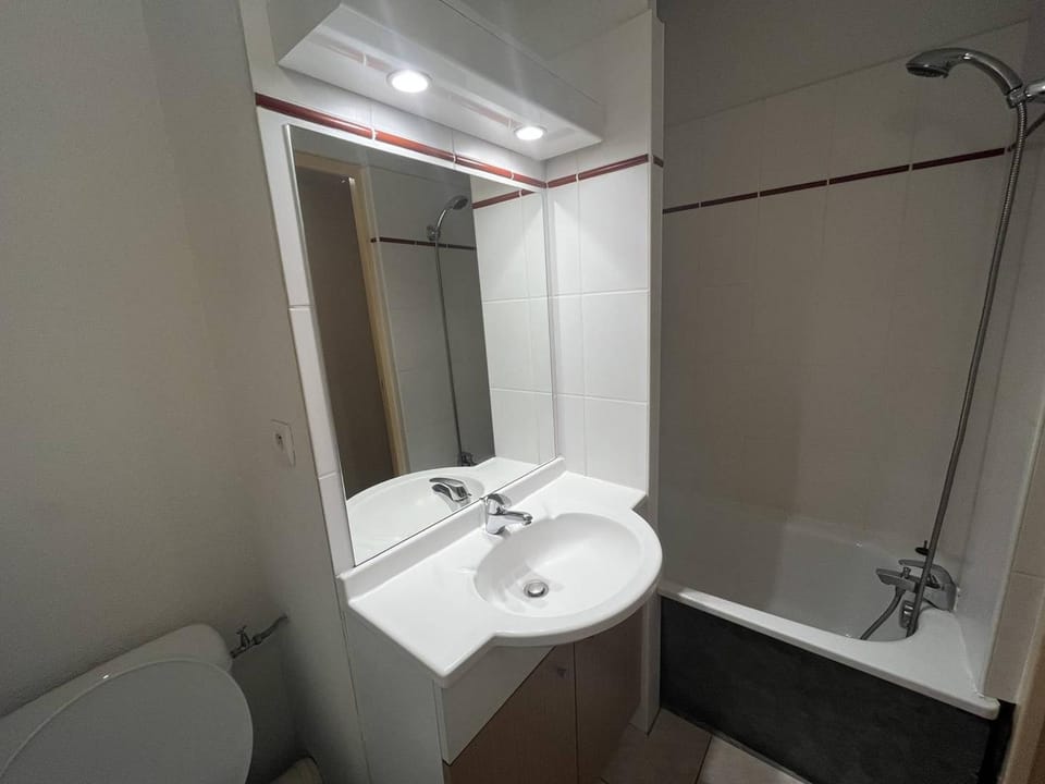 Appartement avec piscine chauffée, parking et vue montagne à Cauterets - FR-1-812-77 Apartment in Cauterets