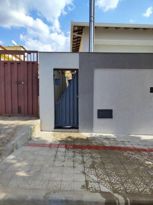 Linda casa completa e espaçosa 3 quartos House in Belo Horizonte
