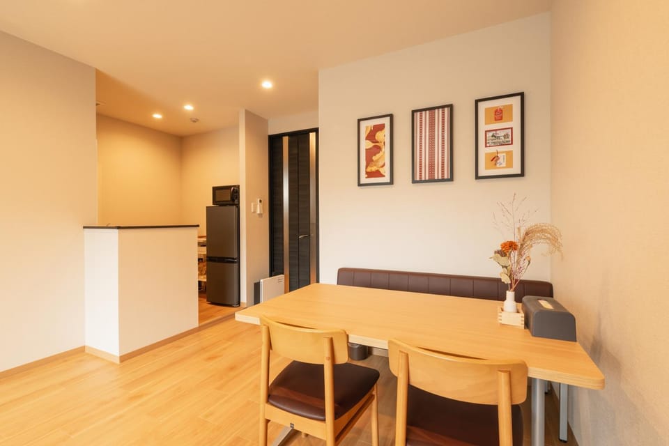 Kitchen or kitchenette, Seating area, Dining area