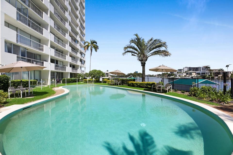 Stylish 2-Bed in Surfers Paradise with River Views Apartment in Surfers Paradise