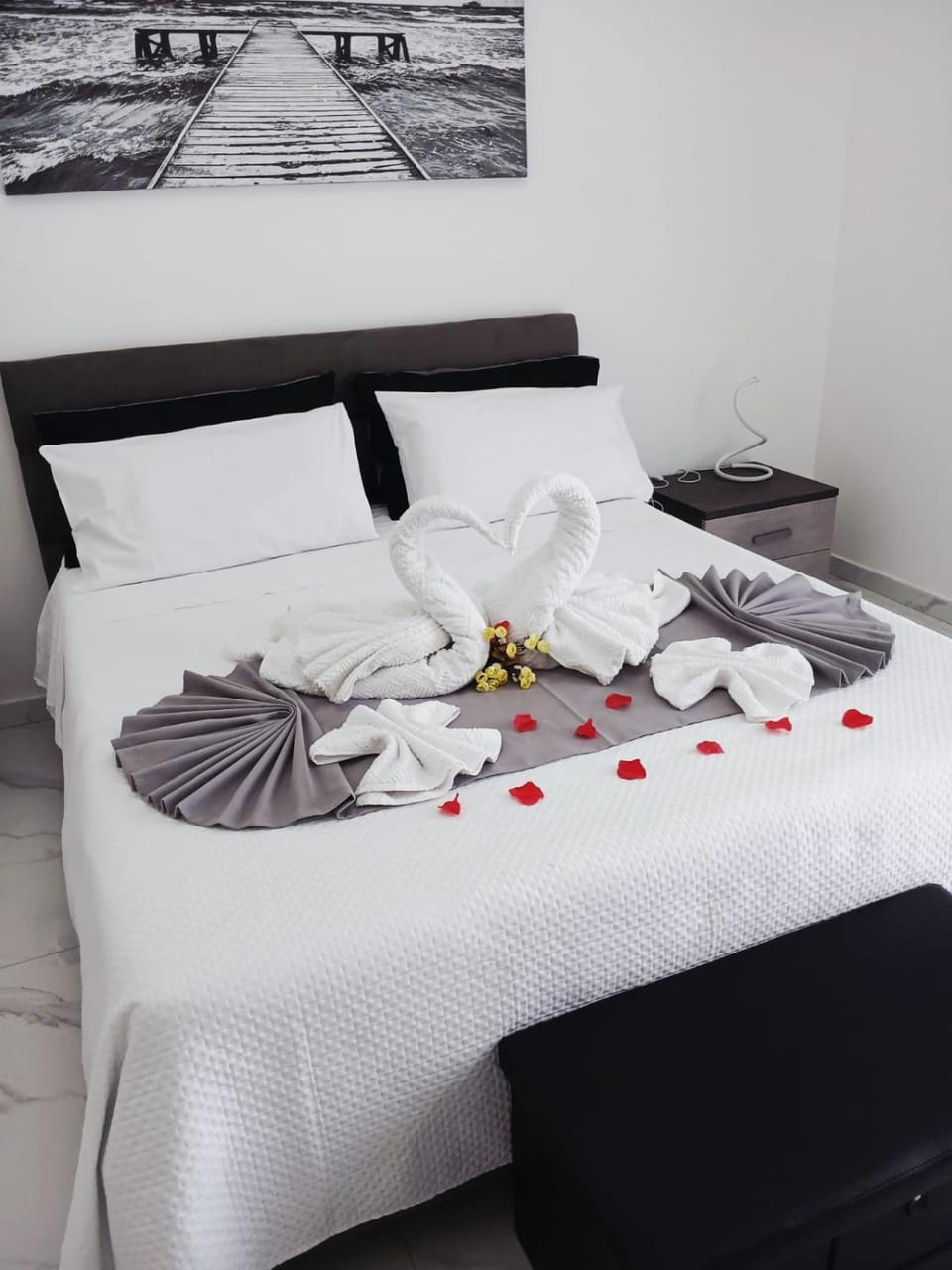 Bedroom, towels