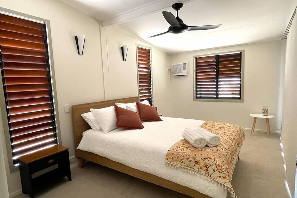 Sully's Beach House House in Dunk