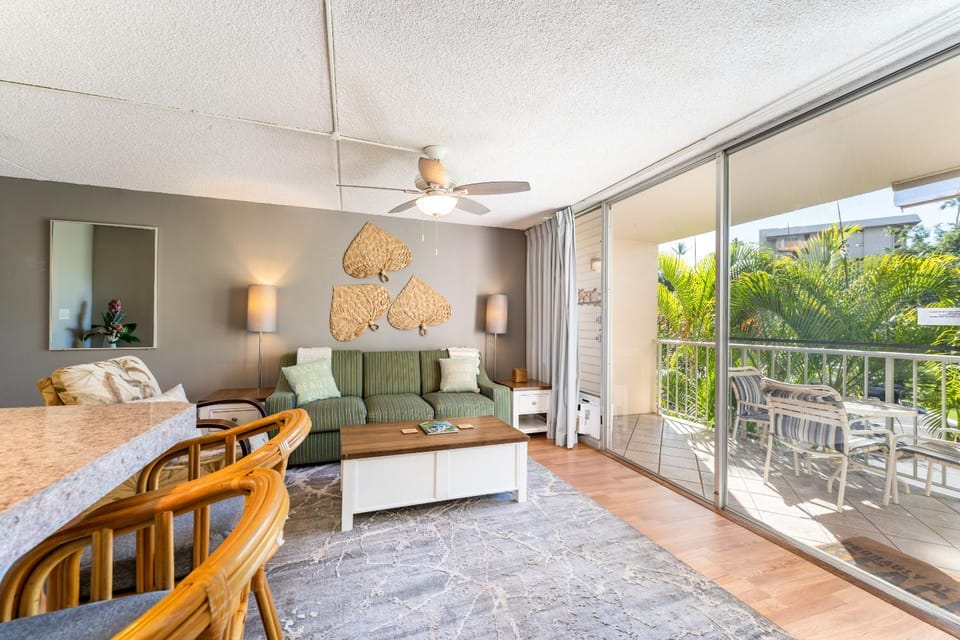 Patio, Day, View (from property/room), Balcony/Terrace, Living room, Seating area