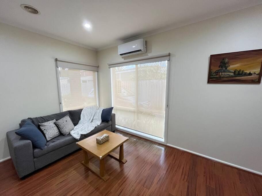 TV and multimedia, Living room, Seating area, air conditioner