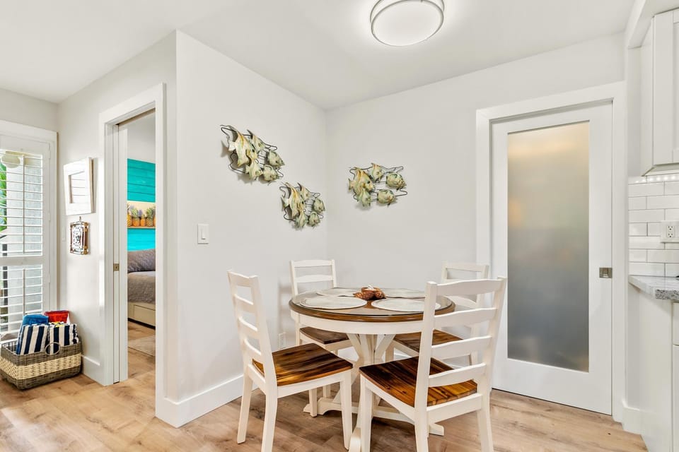Seating area, Dining area