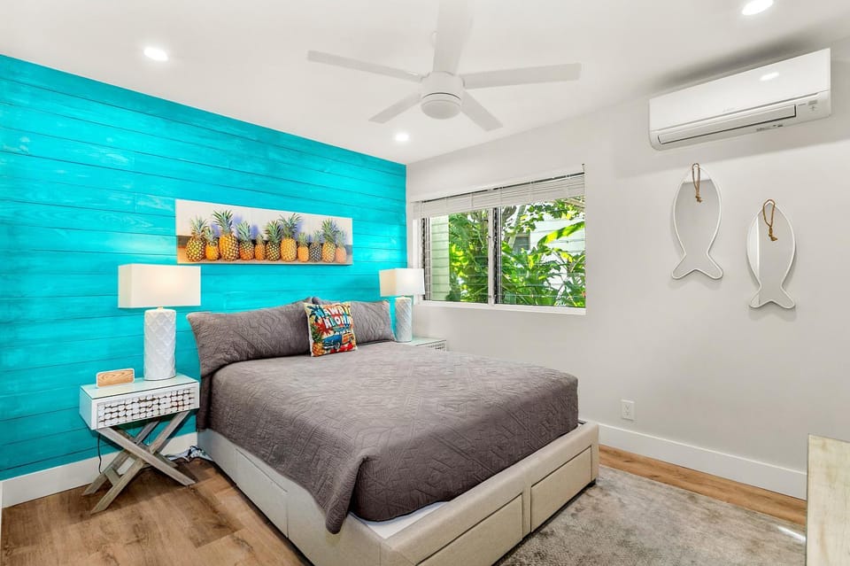 Bed, Photo of the whole room, Bedroom, air conditioner