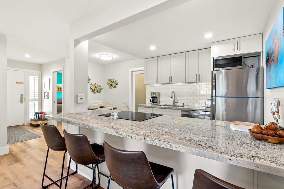 Kitchen or kitchenette, Dining area, dishwasher, oven, stove