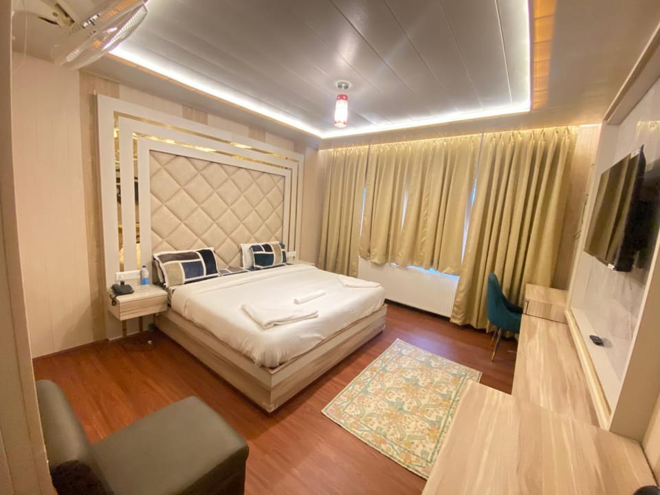 TV and multimedia, Bedroom, air conditioner