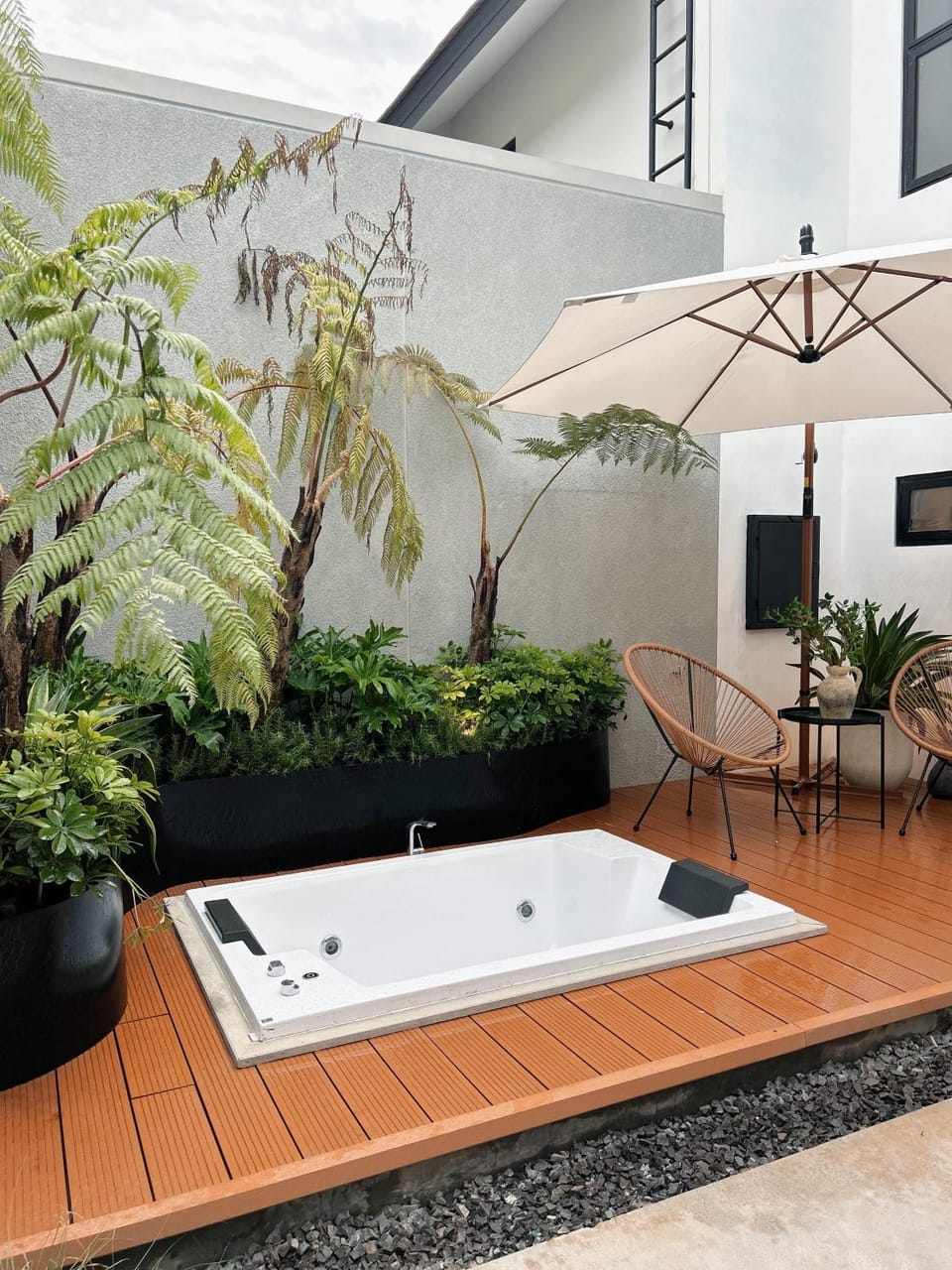 Property building, Hot Tub