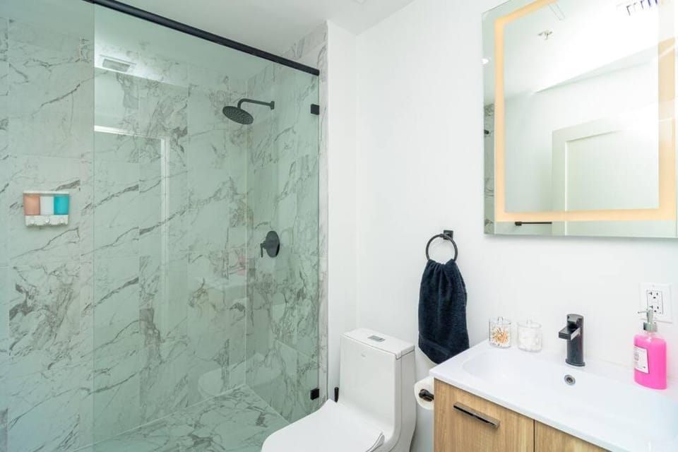 Beautiful 1BR in Little Havana Close with King Bed Near Brickell & Marlins Park Apartment in Miami