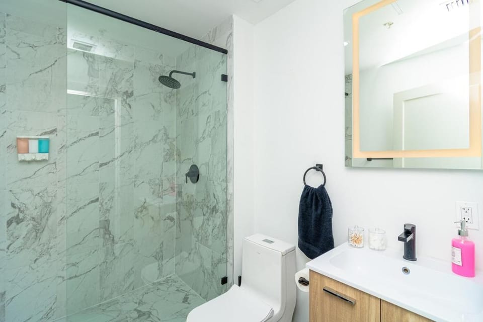 Beautiful 1BR in Little Havana Close with King Bed Near Brickell & Marlins Park Apartment in Miami