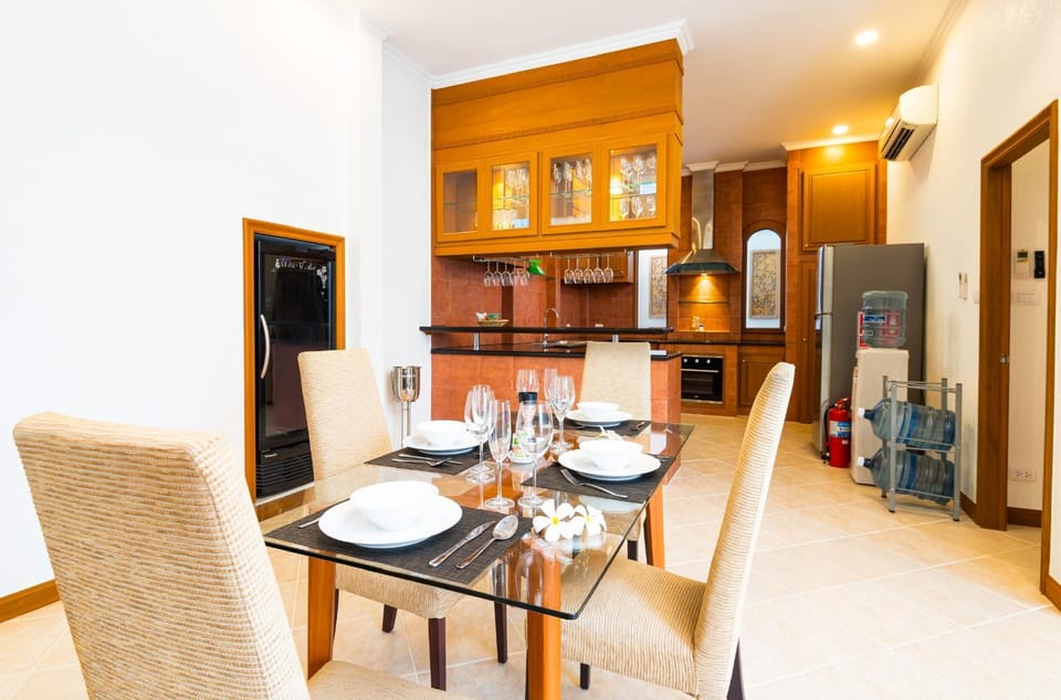 Kitchen or kitchenette, Living room, Dining area