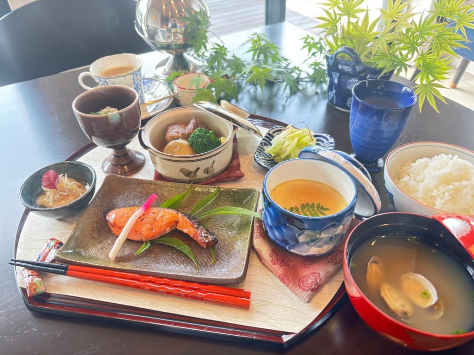 Mount Fuji, Lake Kawaguchi, and Hotel Fuurin Hotel in Shizuoka Prefecture