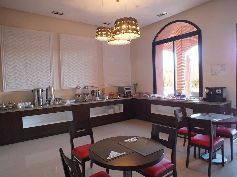 Restaurant/places to eat, Food, Breakfast