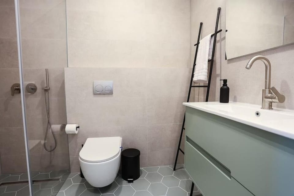 Luxury 2BD Beach Apartment 109 Apartment in Tel Aviv-Yafo