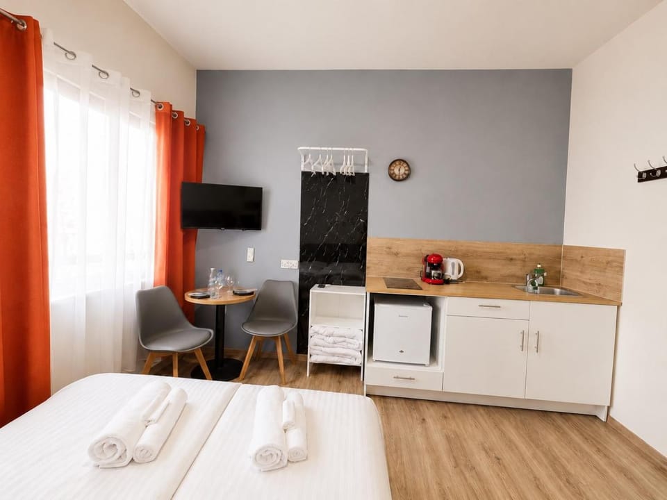 Smart Comfort StudioN4 Private Kitchenette Bathroom to Beach 260m Marina Port old City 900m Apartment in Limassol City
