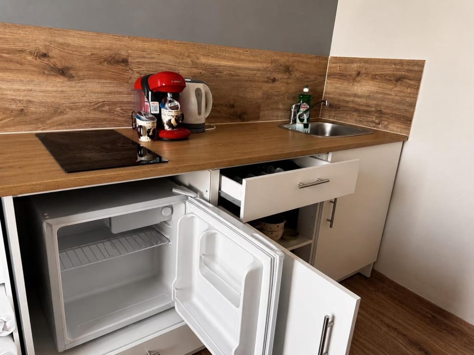 Smart Comfort StudioN4 Private Kitchenette Bathroom to Beach 260m Marina Port old City 900m Apartment in Limassol City
