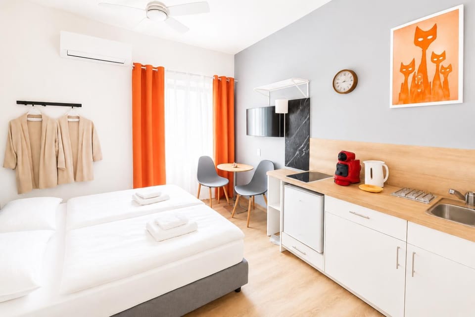 Smart Comfort StudioN4 Private Kitchenette Bathroom to Beach 260m Marina Port old City 900m Apartment in Limassol City