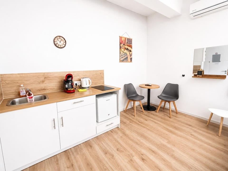 Smart Comfort StudioN5 private Kitchenette Bathroom Beach 250m Marina Port Old City 900m Apartment in Limassol City