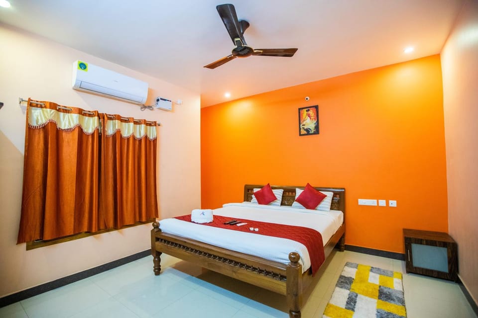 Bed, Photo of the whole room, Bedroom, air conditioner