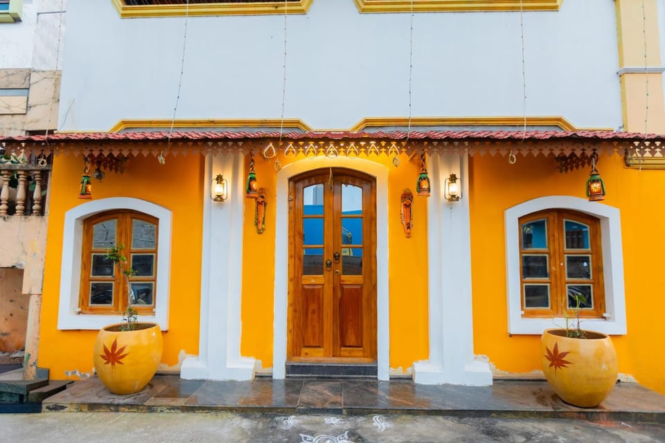 Facade/entrance