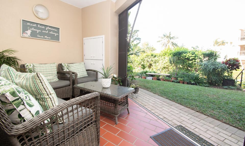 Patio, Spring, Day, Garden, Living room, Seating area, Garden view