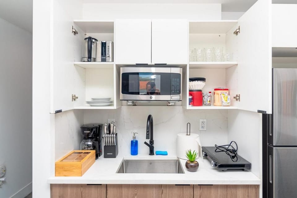 Well Located 1BR with King Bed, Laundry and Parking Option Near Brickell and Marlins Park Apartment in Miami