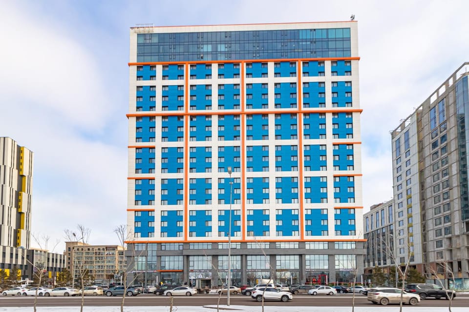 Property building, Day, City view, Location, Parking