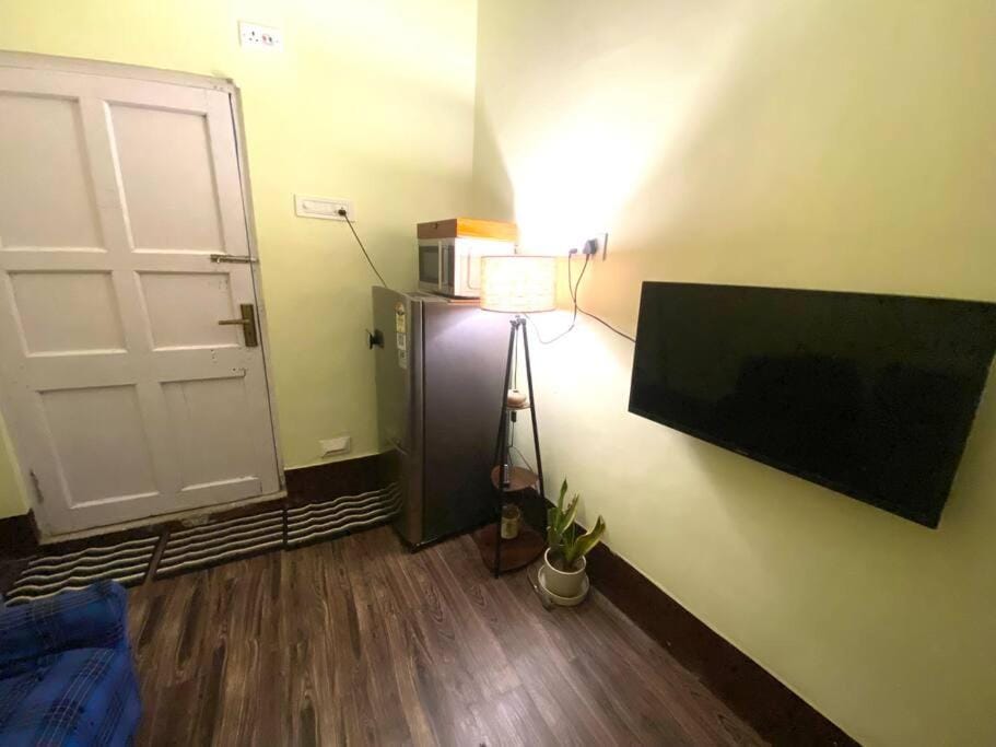 Mini Studio close to Quest Mall Apartment in Kolkata