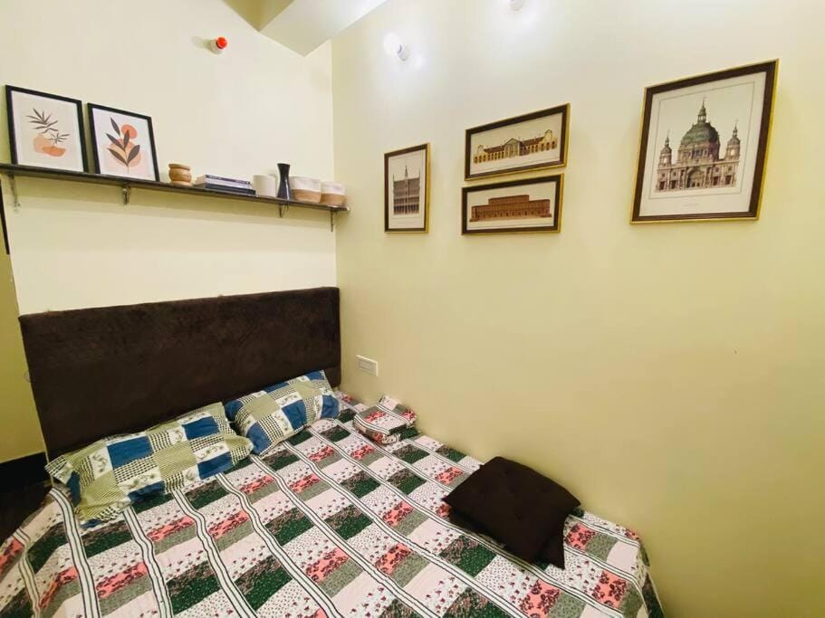 Mini Studio close to Quest Mall Apartment in Kolkata