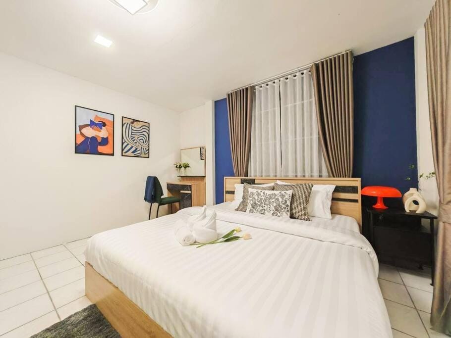 Bed, Bedroom