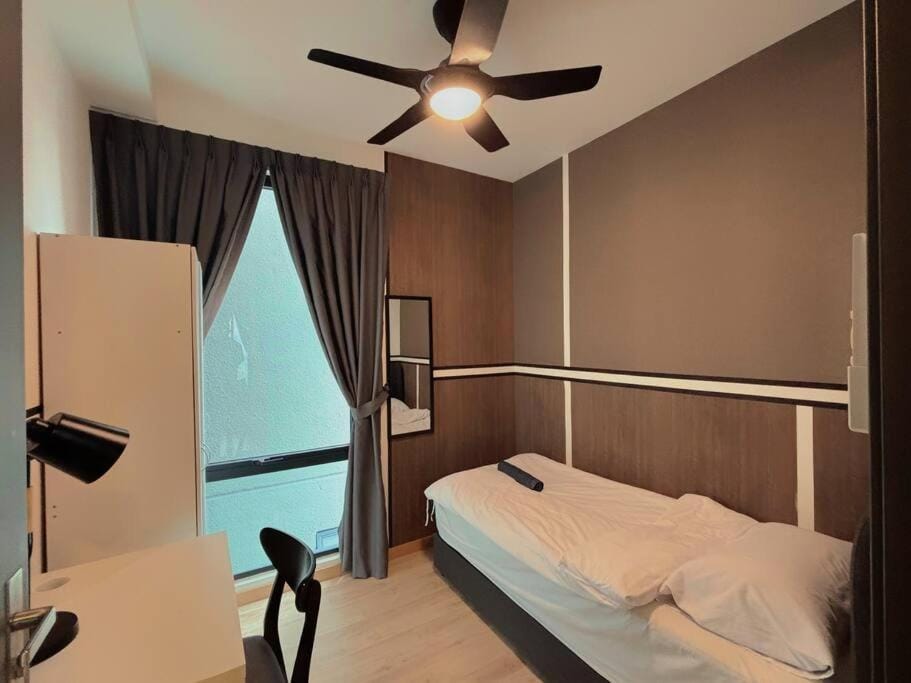Bed, Photo of the whole room, Bedroom