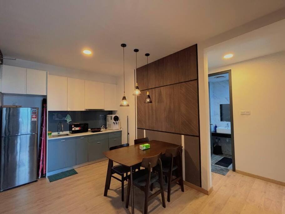Kitchen or kitchenette, Dining area, stove