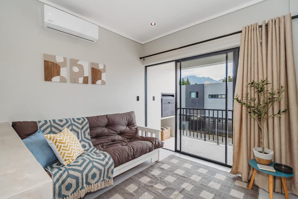 Living room, Seating area, air conditioner
